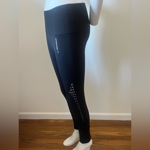 Gymshark Black Leggings - Picture 4 of 16